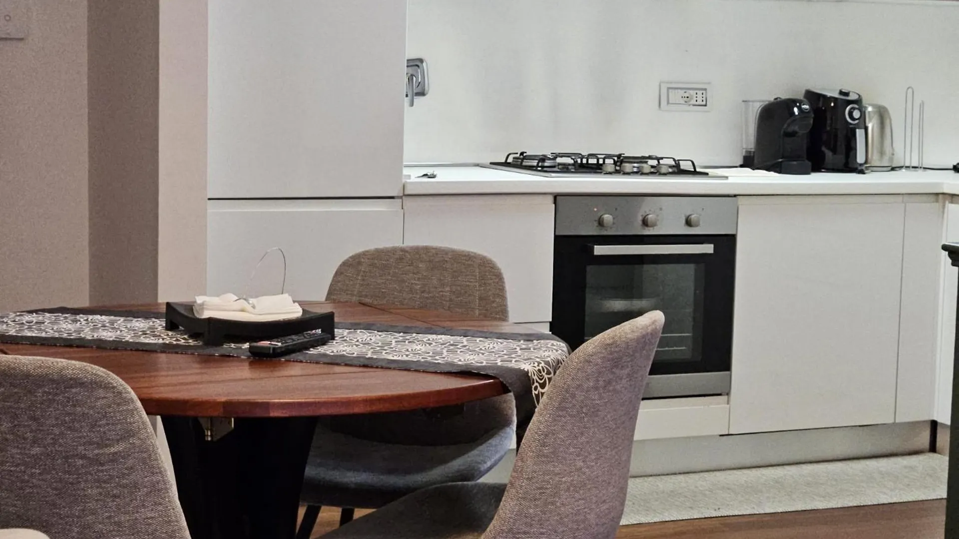 Be Your Home - Barbarella'S Rome Apartment